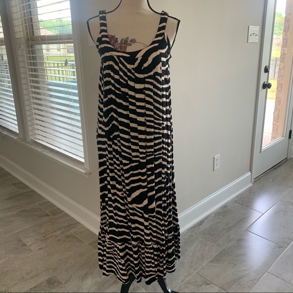 H&M Maxi Dress (Fits Size: XS-M)- Like New - Picture 11 of 13